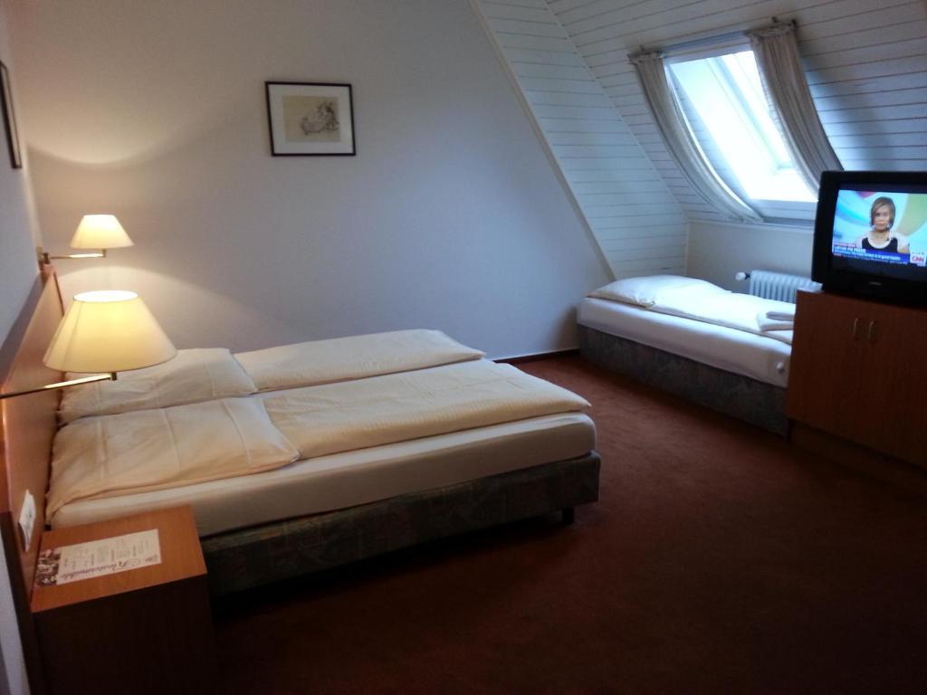 Hotel Restaurant Klostermuehle Reutlingen Quarto foto